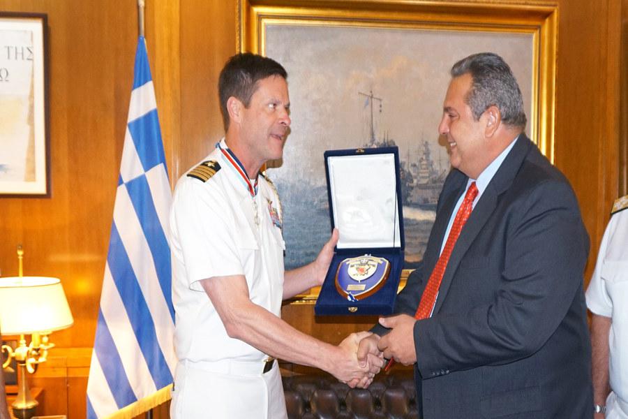 Star for Valour and Honour presented by Defence Minister Panos Kammenos to US Defence Attaché to Greece Captain Robert Palm | Ministry of National Defence