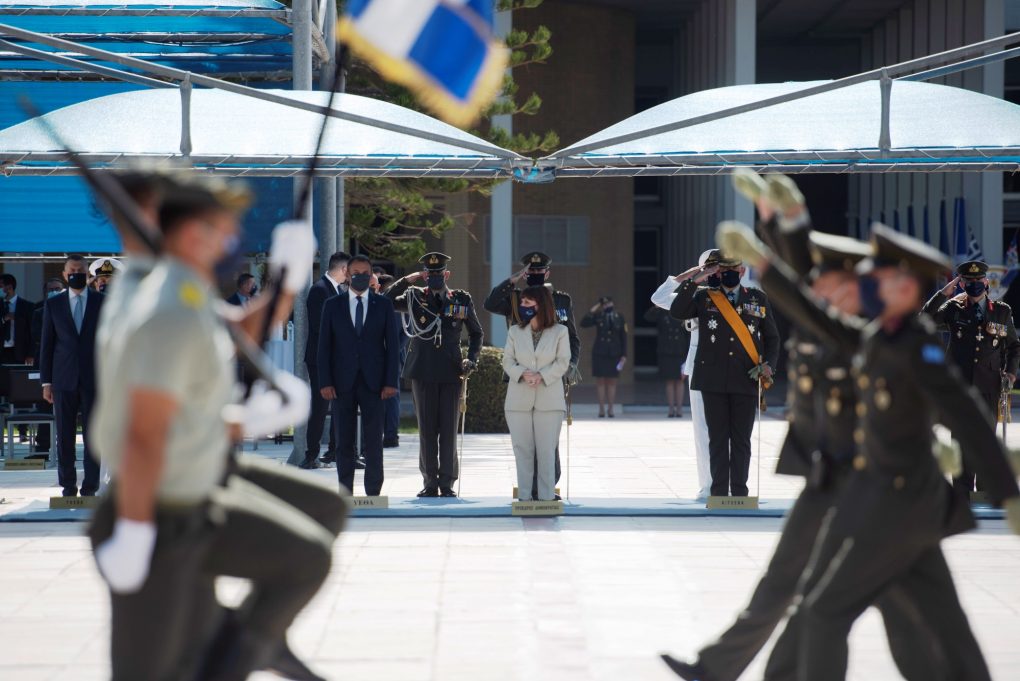 Παρουσία ΥΕΘΑ Νικόλαου Παναγιωτόπουλου στην τελετή ορκωμοσίας νέων Ανθυπολοχαγών στη ΣΣΕ υπό την ΠτΔ