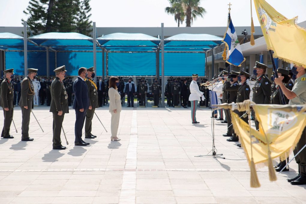 Παρουσία ΥΕΘΑ Νικόλαου Παναγιωτόπουλου στην τελετή ορκωμοσίας νέων Ανθυπολοχαγών στη ΣΣΕ υπό την ΠτΔ