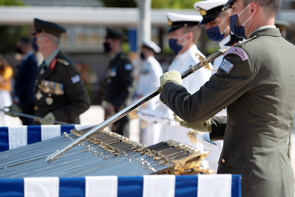 Παρουσία ΥΕΘΑ Νικόλαου Παναγιωτόπουλου στην τελετή ορκωμοσίας νέων Ανθυπολοχαγών στη ΣΣΕ υπό την ΠτΔ