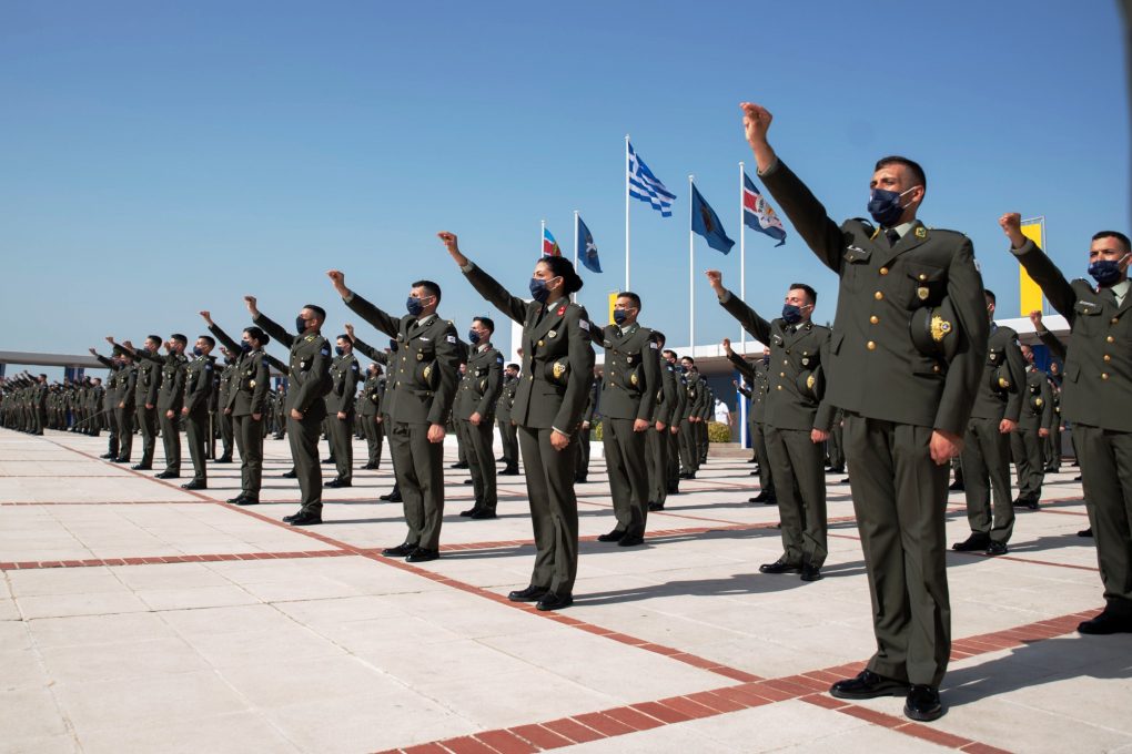 Παρουσία ΥΕΘΑ Νικόλαου Παναγιωτόπουλου στην τελετή ορκωμοσίας νέων Ανθυπολοχαγών στη ΣΣΕ υπό την ΠτΔ