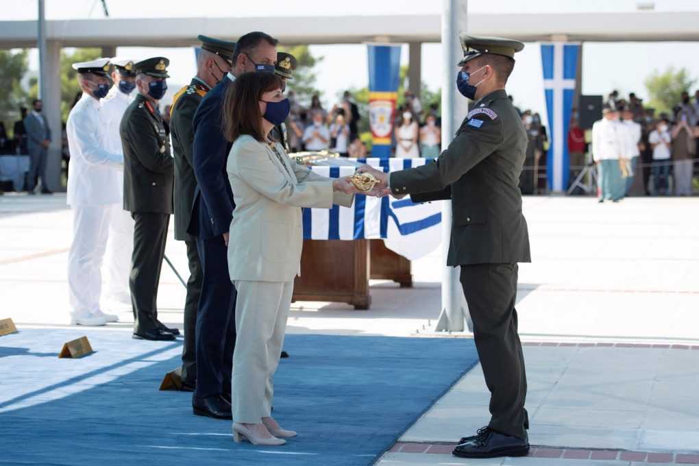 Παρουσία ΥΕΘΑ Νικόλαου Παναγιωτόπουλου στην τελετή ορκωμοσίας νέων Ανθυπολοχαγών στη ΣΣΕ υπό την ΠτΔ