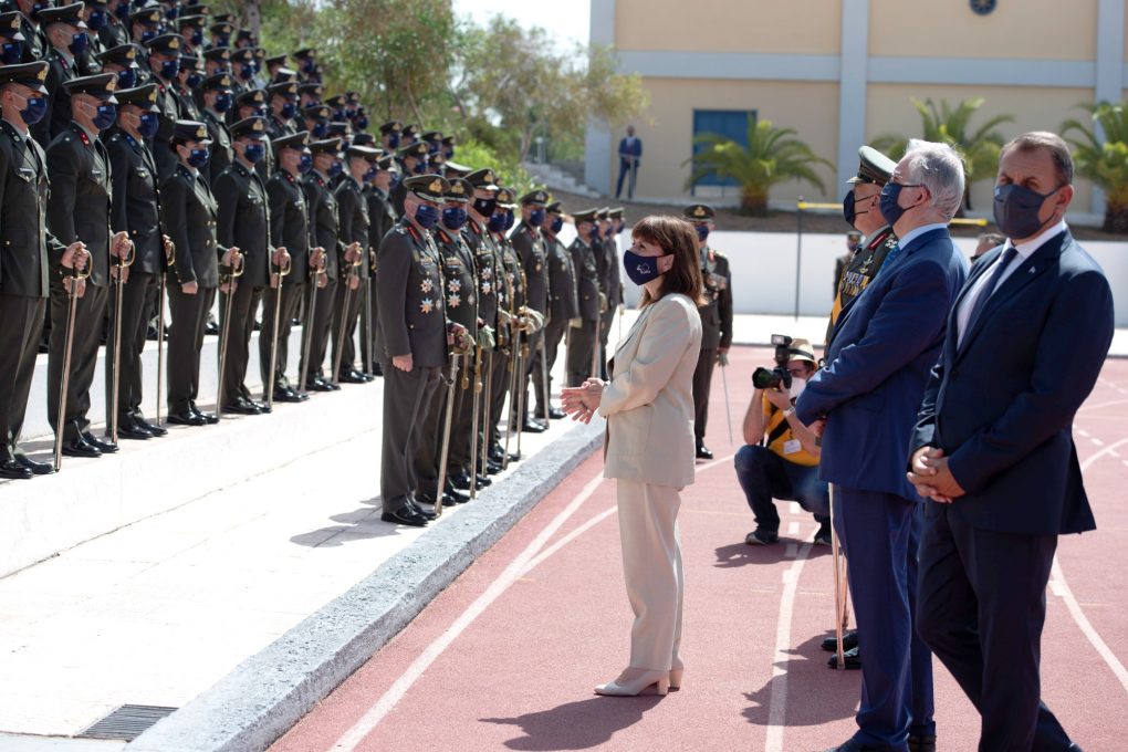 Παρουσία ΥΕΘΑ Νικόλαου Παναγιωτόπουλου στην τελετή ορκωμοσίας νέων Ανθυπολοχαγών στη ΣΣΕ υπό την ΠτΔ