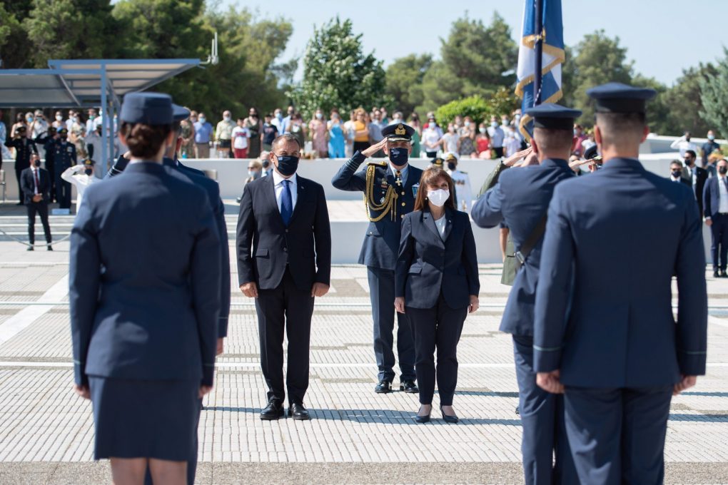 Παρουσία ΥΕΘΑ Νικόλαου Παναγιωτόπουλου στην τελετή ορκωμοσίας νέων Ανθυποσμηναγών στη Σχολή Ικάρων υπό την ΠτΔ