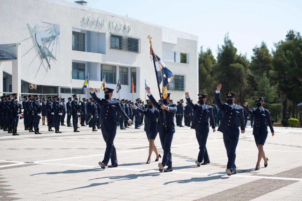 Παρουσία ΥΕΘΑ Νικόλαου Παναγιωτόπουλου στην τελετή ορκωμοσίας νέων Ανθυποσμηναγών στη Σχολή Ικάρων υπό την ΠτΔ