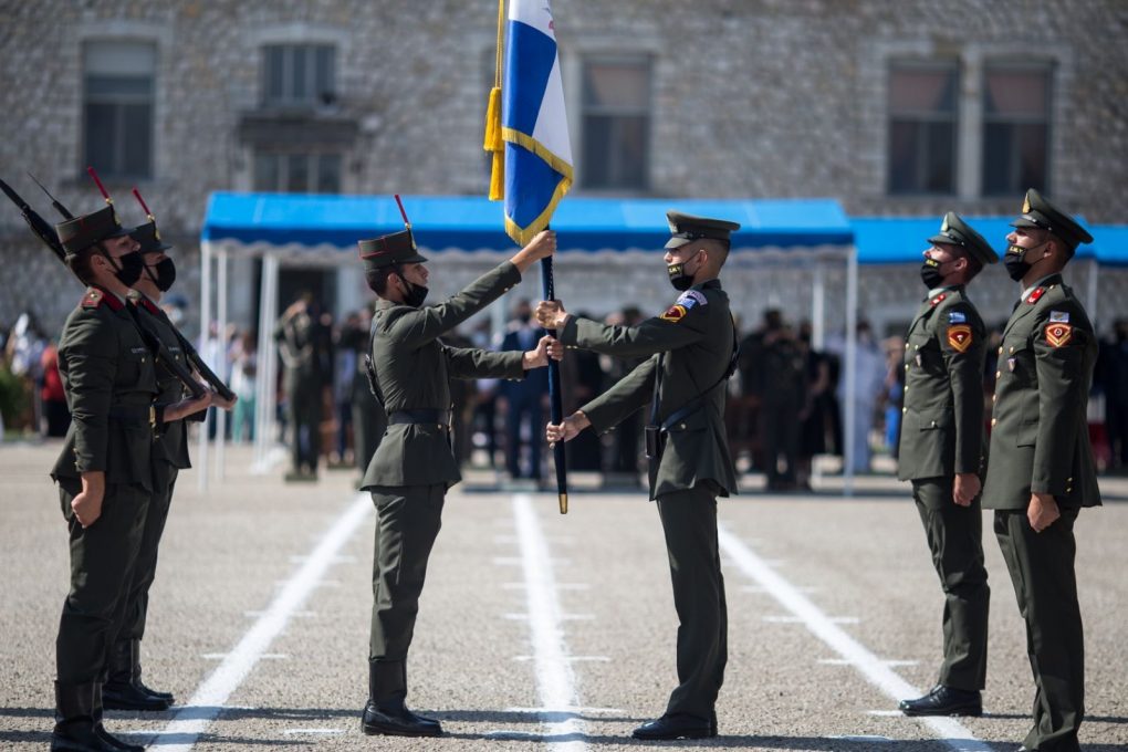 Απονομή πτυχίων από τον ΥΦΕΘΑ Αλκιβιάδη Στεφανή στην Ορκωμοσία Μονίμων Λοχιών στη ΣΜΥ