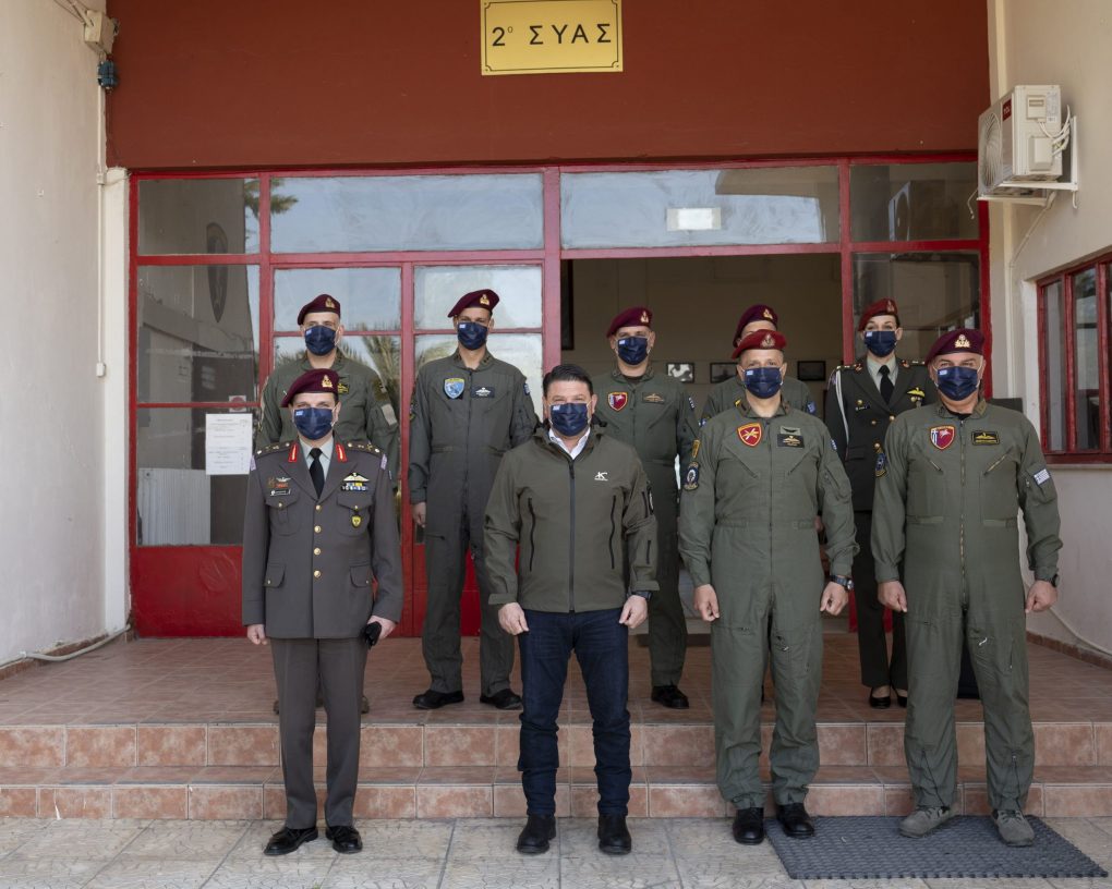 Στη Βάση Ελικοπτέρων της Αεροπορίας Στρατού στο στρατιωτικό αεροδρόμιο στα Μέγαρα ο ΥΦΕΘΑ Νικόλαος Χαρδαλιάς