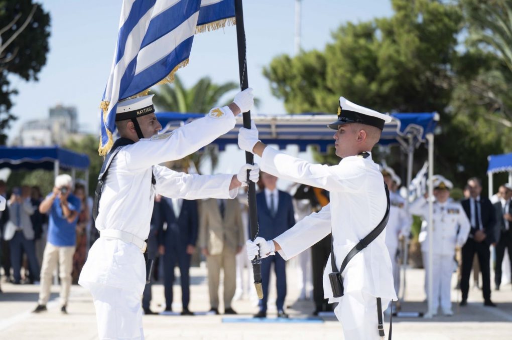Παρουσία ΥΦΕΘΑ Θανάση Δαβάκη στην τελετή ορκωμοσίας των Νέων Σημαιοφόρων του Πολεμικού Ναυτικού και του Λιμενικού Σώματος - Ελληνικής Ακτοφυλακής