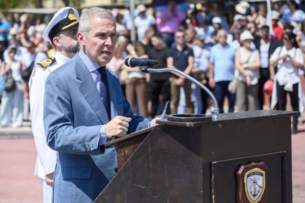 Παρουσία ΥΦΕΘΑ Θανάση Δαβάκη στην τελετή ορκωμοσίας Ναυτών Β΄ΕΣΣΟ 2025 στο Κέντρο Εκπαιδεύσεως «ΠΟΡΟΣ»