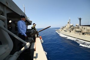Ο ΥΕΘΑ Νίκος Δένδιας παρακολούθησε εκπαιδευτικές βολές Κ/Β ΝΔ της Πελοποννήσου από τη Φ/Γ ΑΔΡΙΑΣ
