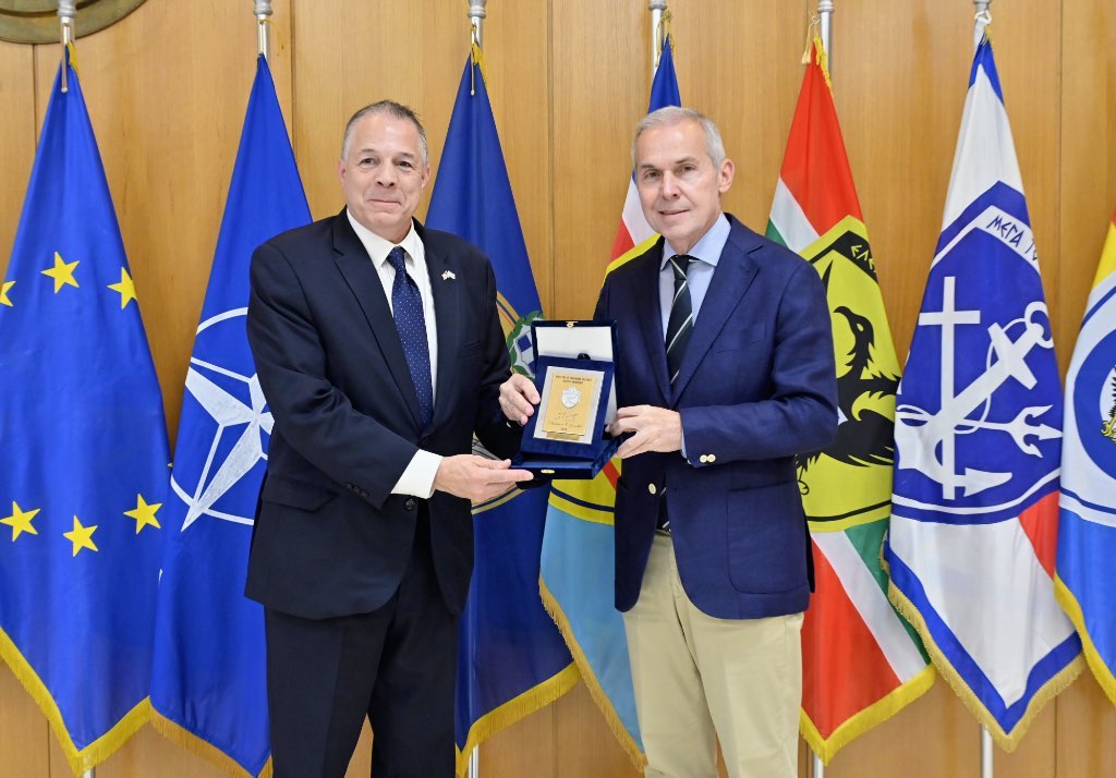 Ο ΥΦΕΘΑ Θανάσης Δαβάκης συναντήθηκε με την αντιπροσωπεία της Παγκόσμιας Διακοινοβουλευτικής Ένωσης Ελληνισμού (Πα.Δ.Ε.Ε.), στο Υπουργείο Εθνικής Άμυνας