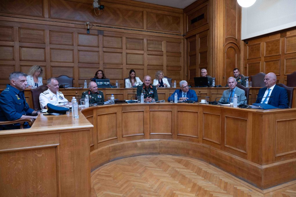 Ενημέρωση της Διαρκούς Επιτροπής Εθνικής Άμυνας και Εξωτερικών Υποθέσεων της Βουλής από τον ΥΕΘΑ Ν. Δένδια για τη Β’ Φάση της Νέας Δομής των Ενόπλων Δυνάμεων