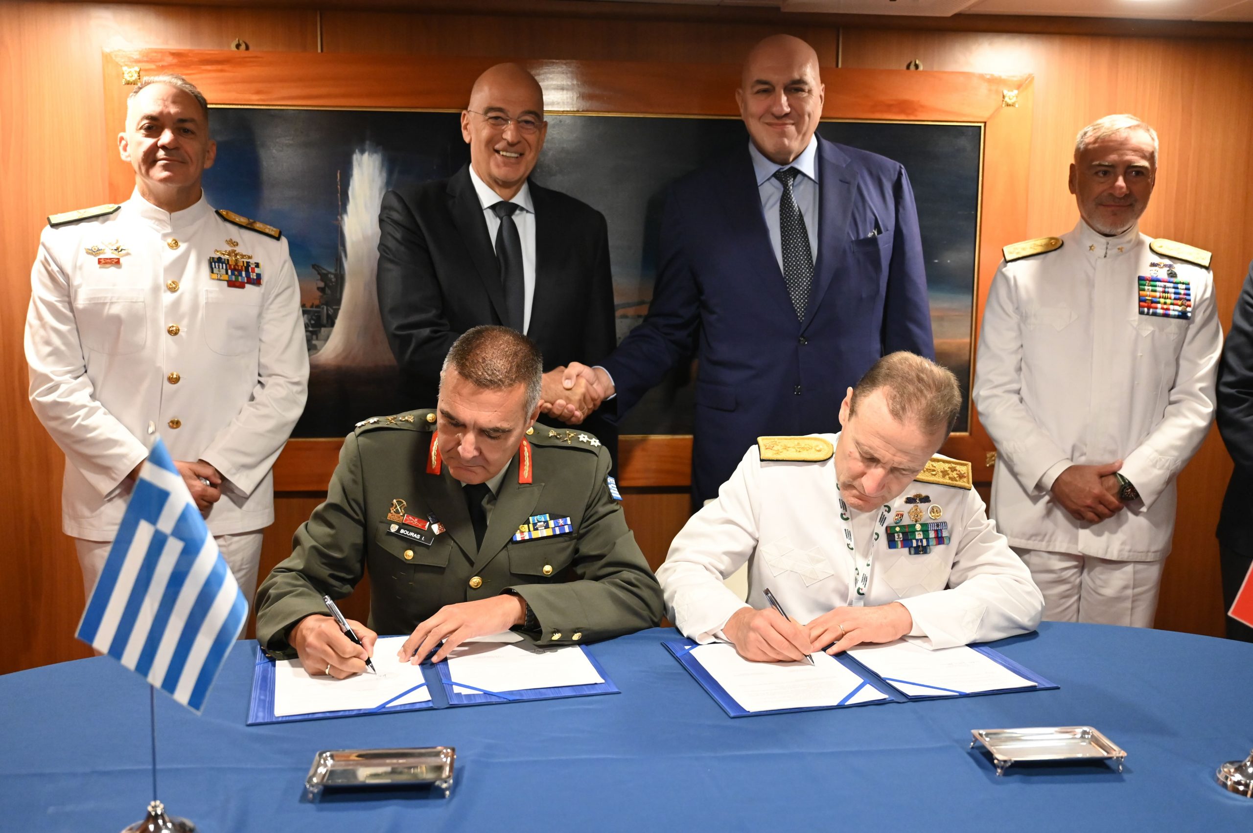 Συνάντηση ΥΕΘΑ με τον Υπουργό Άμυνας της Ιταλίας σε ιταλική φρεγάτα - Υπογραφή Μνημονίου για τη Ναυτική Συνεργασία Ελλάδας – Ιταλίας και Δήλωσης Προθέσεων για 2+2 Φρεγάτες Bergamini