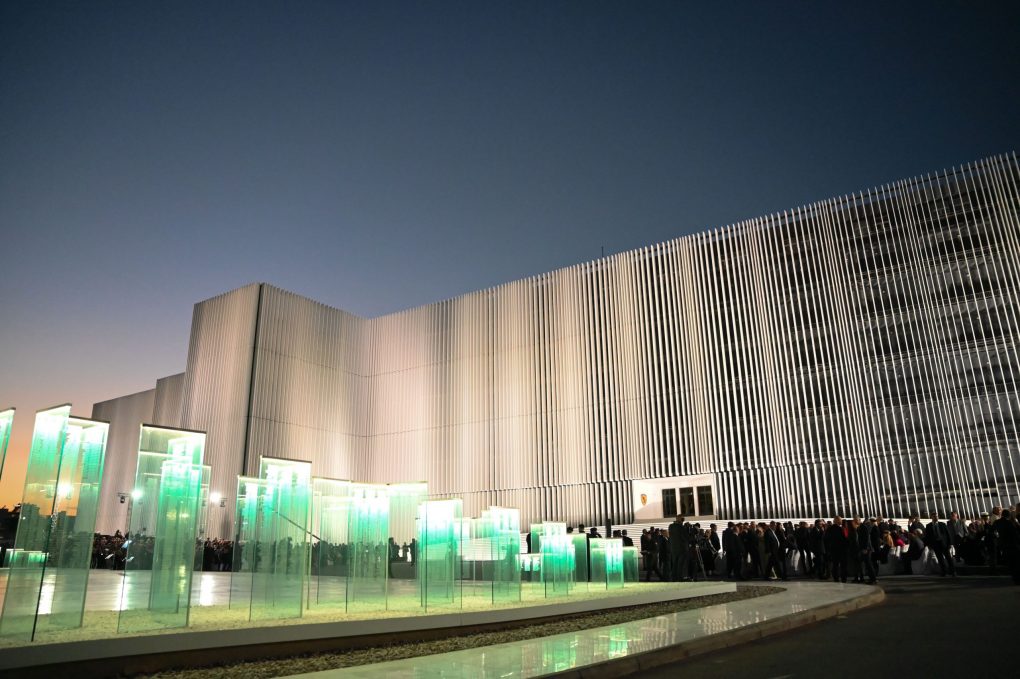 Παρουσία ΥΕΘΑ Νίκου Δένδια στην τελετή αποκαλυπτηρίων της νέας βιοκλιματικής όψης του ΥΠΕΘΑ