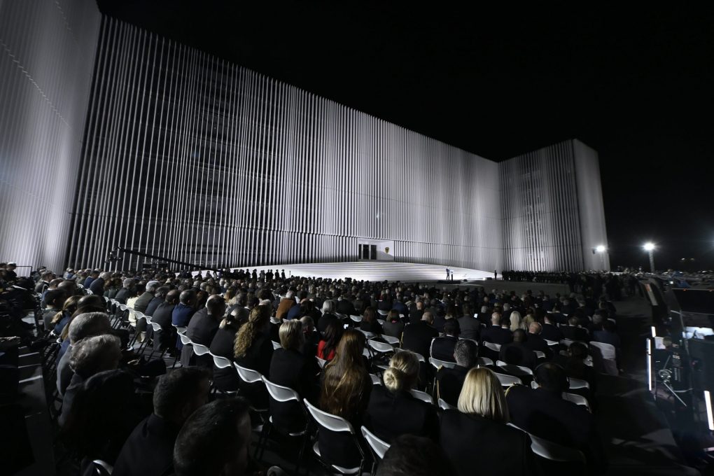 Παρουσία ΥΕΘΑ Νίκου Δένδια στην τελετή αποκαλυπτηρίων της νέας βιοκλιματικής όψης του ΥΠΕΘΑ