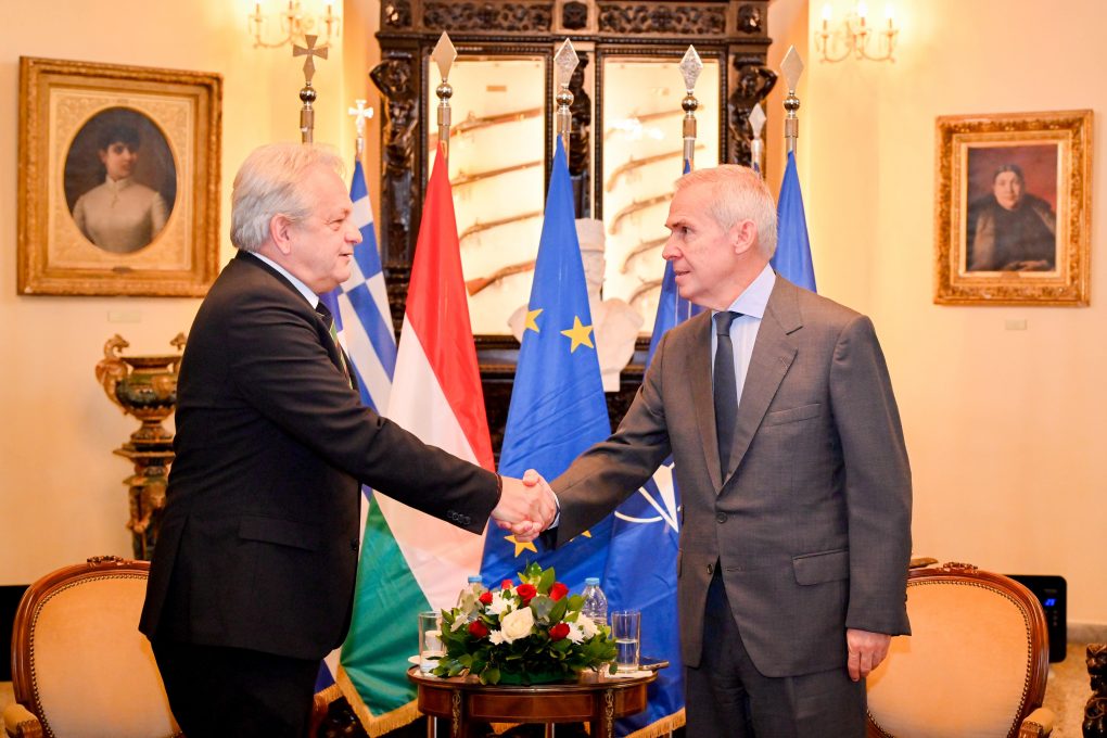 Συνάντηση εργασίας του ΥΦΕΘΑ Θανάση Δαβάκη με τον Γενικό Γραμματέα της Βουλής και Υφυπουργό Άμυνας της Ουγγαρίας Tamas Vargha