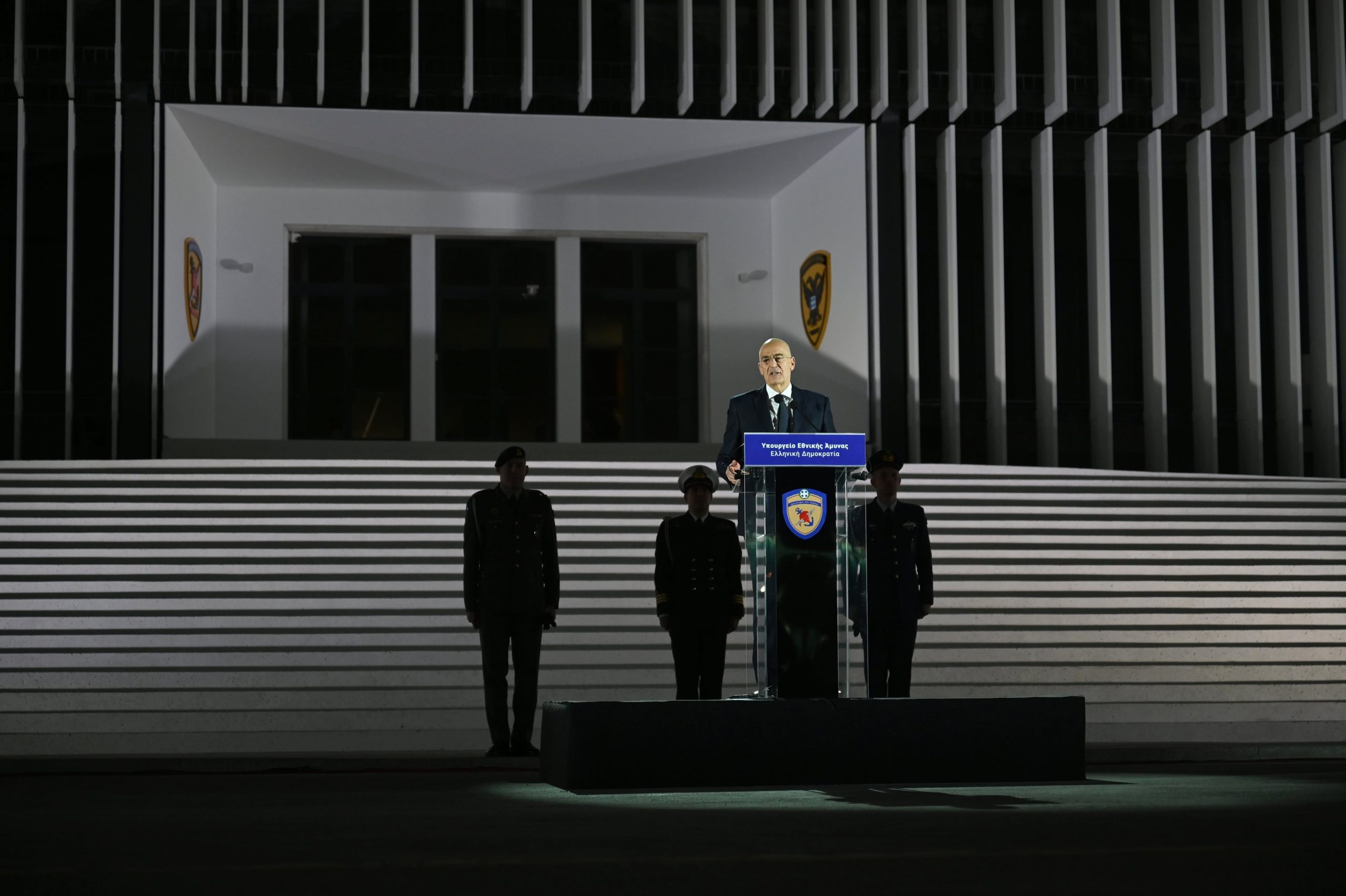 Παρουσία ΥΕΘΑ Νίκου Δένδια στην τελετή αποκαλυπτηρίων της νέας βιοκλιματικής όψης του ΥΠΕΘΑ