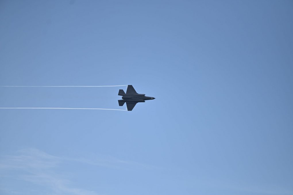 Παρουσία ΥΕΘΑ Νίκου Δένδια στην αεροπορική επίδειξη της Π.Α. στον Φλοίσβο του Παλαιού Φαλήρου, στο πλαίσιο του Εορτασμού για τον Προστάτη της Αρχάγγελο Μιχαήλ