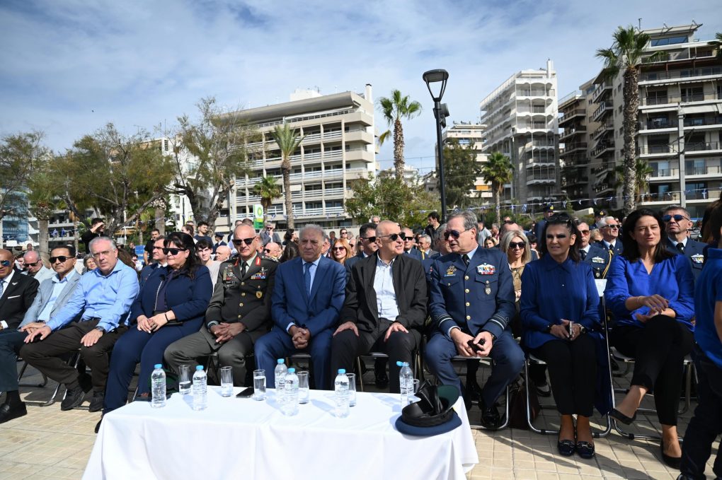Παρουσία ΥΕΘΑ Νίκου Δένδια στην αεροπορική επίδειξη της Π.Α. στον Φλοίσβο του Παλαιού Φαλήρου, στο πλαίσιο του Εορτασμού για τον Προστάτη της Αρχάγγελο Μιχαήλ