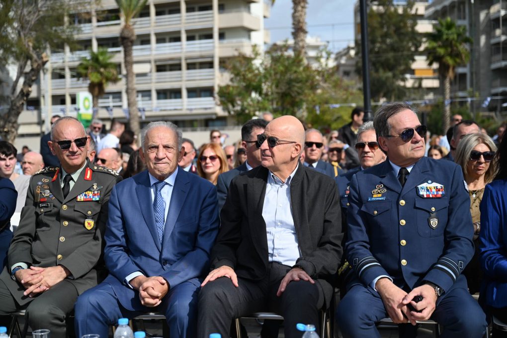 Παρουσία ΥΕΘΑ Νίκου Δένδια στην αεροπορική επίδειξη της Π.Α. στον Φλοίσβο του Παλαιού Φαλήρου, στο πλαίσιο του Εορτασμού για τον Προστάτη της Αρχάγγελο Μιχαήλ