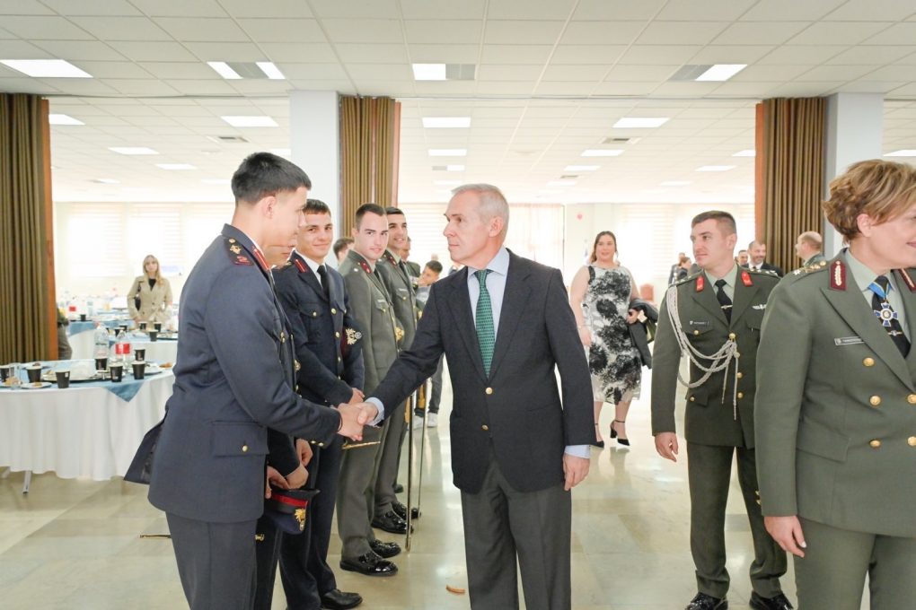 Παρουσία ΥΦΕΘΑ Θανάση Δαβάκη στην Τελετή Ορκωμοσίας των νέων Αξιωματικών της ΣΑΝ