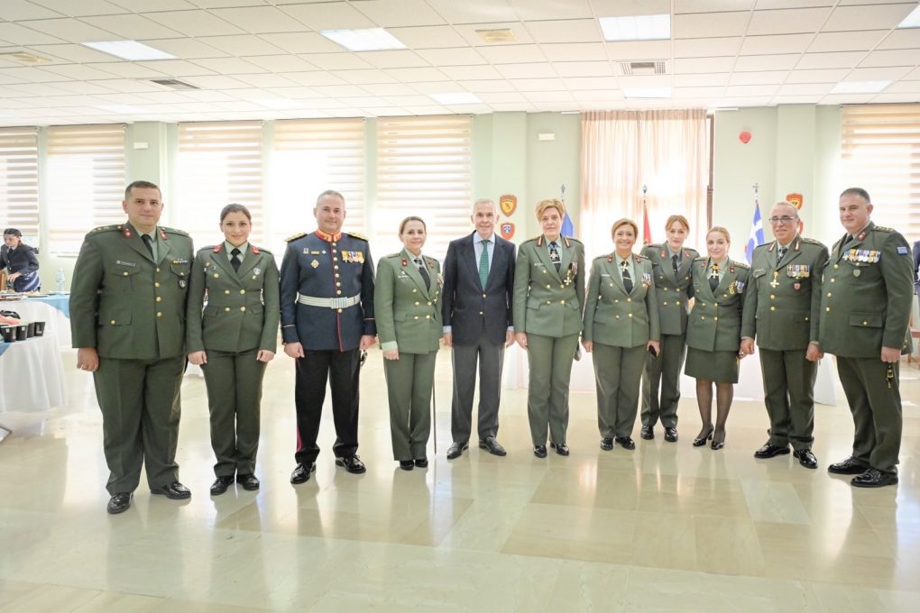 Παρουσία ΥΦΕΘΑ Θανάση Δαβάκη στην Τελετή Ορκωμοσίας των νέων Αξιωματικών της ΣΑΝ