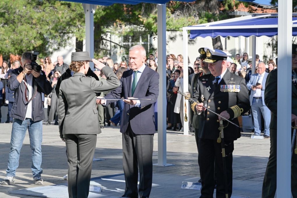 Παρουσία ΥΦΕΘΑ Θανάση Δαβάκη στην Τελετή Ορκωμοσίας των νέων Αξιωματικών της ΣΑΝ