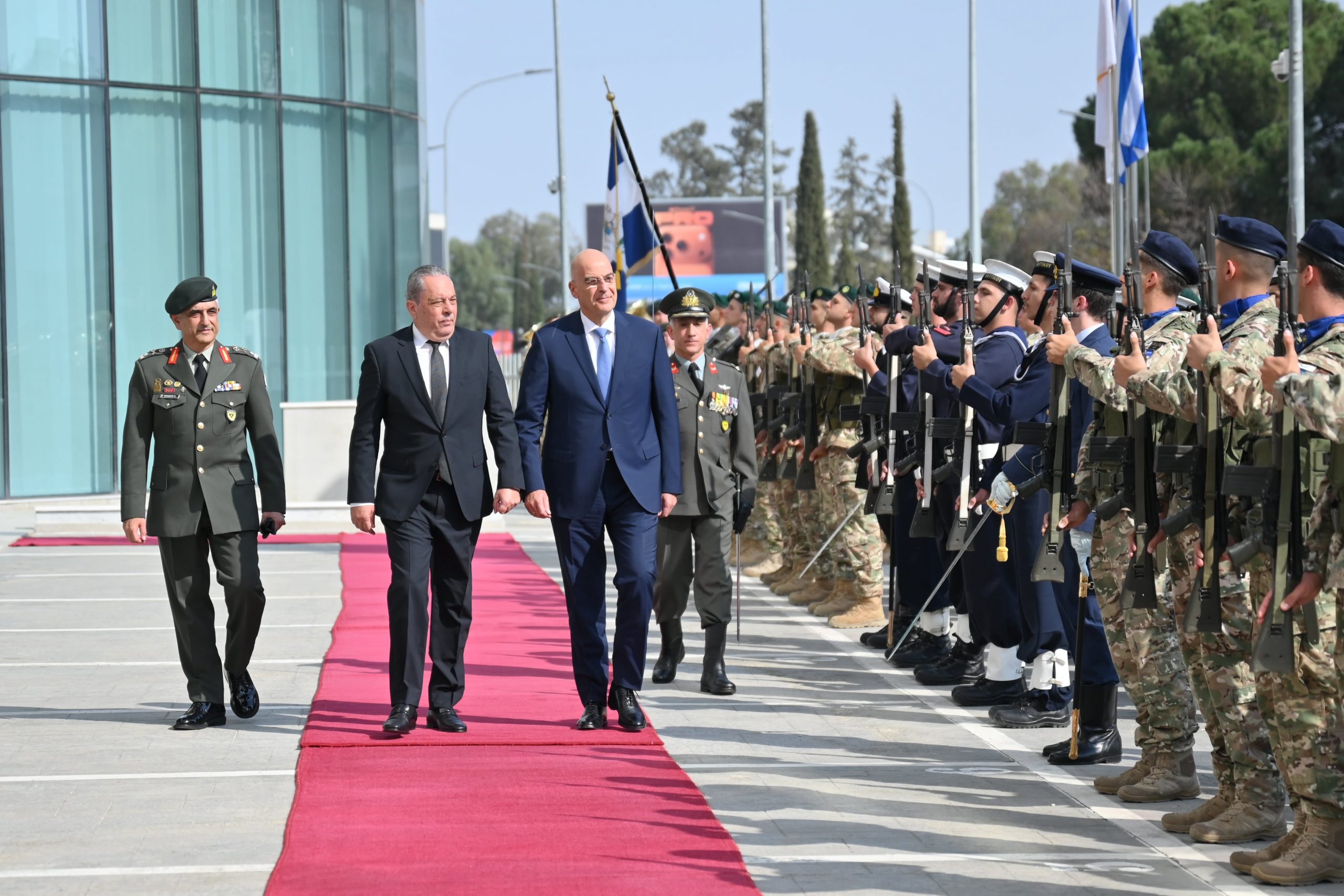 Επίσκεψη ΥΕΘΑ Ν. Δένδια στην Κύπρο όπου έγινε δεκτός από τον Πρόεδρο της Κυπριακής Δημοκρατίας Ν. Χριστοδουλίδη και συναντήθηκε με τον ομόλογό του Β. Πάλμα