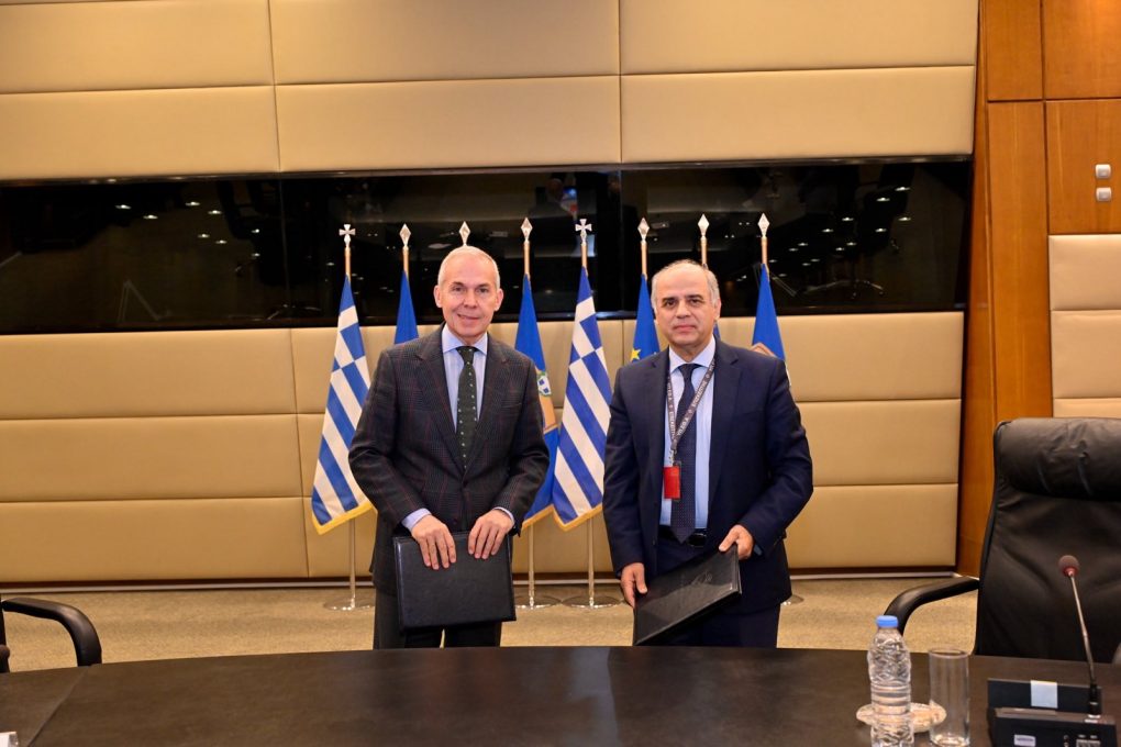 Ο ΥΦΕΘΑ Θανάσης Δαβάκης υπέγραψε ανανέωση Μνημονίου Συνεργασίας ανάμεσα στο ΥΠΕΘΑ και τον Εθνικό Οργανισμό Μεταμοσχεύσεων (Ε.Ο.Μ.)