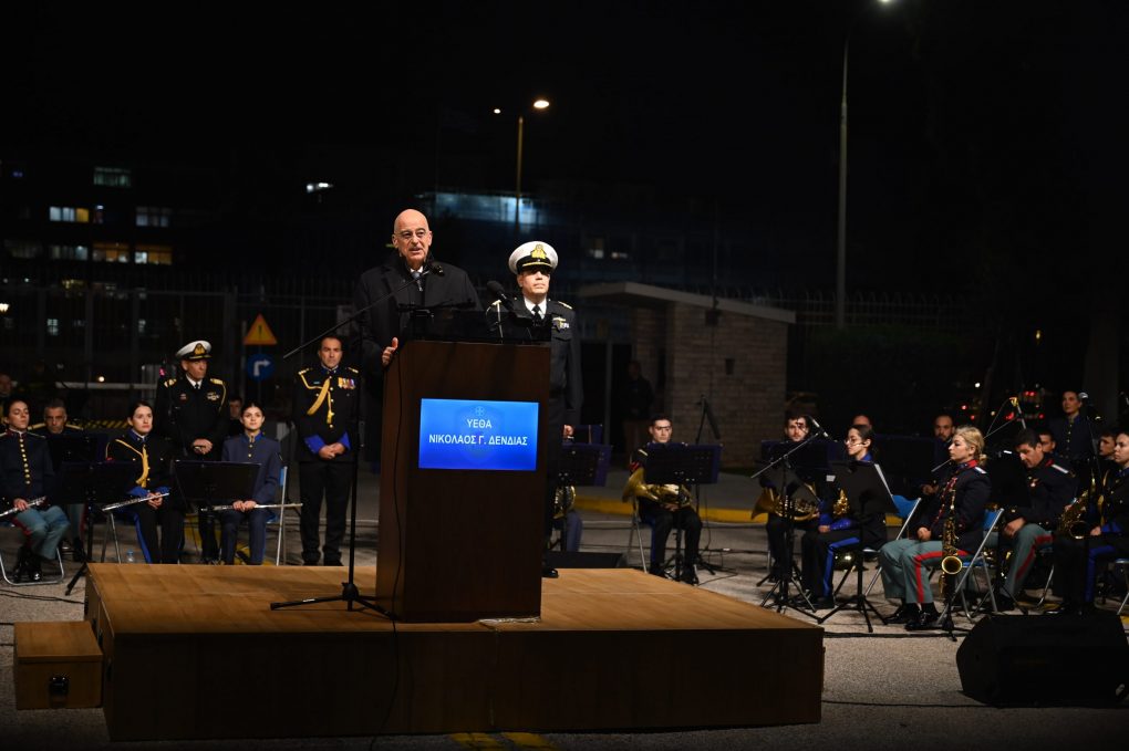 Παρουσία ΥΕΘΑ Νίκου Δένδια στη φωταγώγηση του χριστουγεννιάτικου δέντρου στο Στρατόπεδο «ΠΑΠΑΓΟΥ»