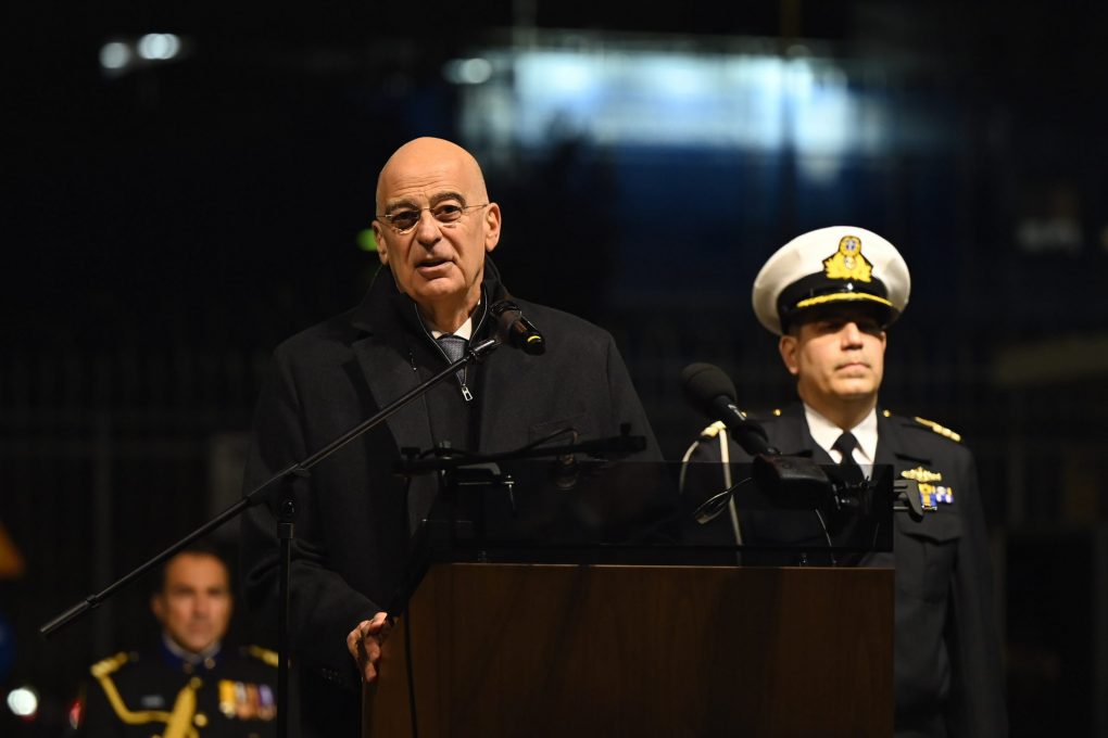 Παρουσία ΥΕΘΑ Νίκου Δένδια στη φωταγώγηση του χριστουγεννιάτικου δέντρου στο Στρατόπεδο «ΠΑΠΑΓΟΥ»