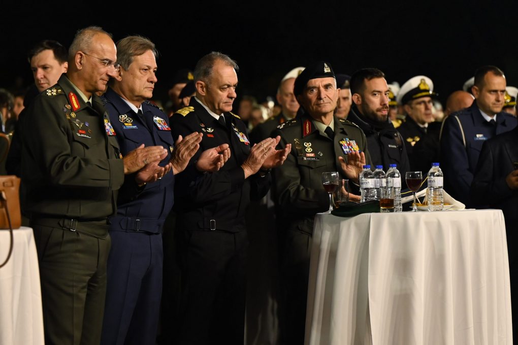 Παρουσία ΥΕΘΑ Νίκου Δένδια στη φωταγώγηση του χριστουγεννιάτικου δέντρου στο Στρατόπεδο «ΠΑΠΑΓΟΥ»