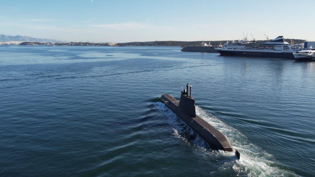 Ο ΥΕΘΑ Νίκος Δένδιας παρακολούθησε βολή νέου τύπου τορπίλης από το Υ/Β «ΠΙΠΙΝΟΣ»