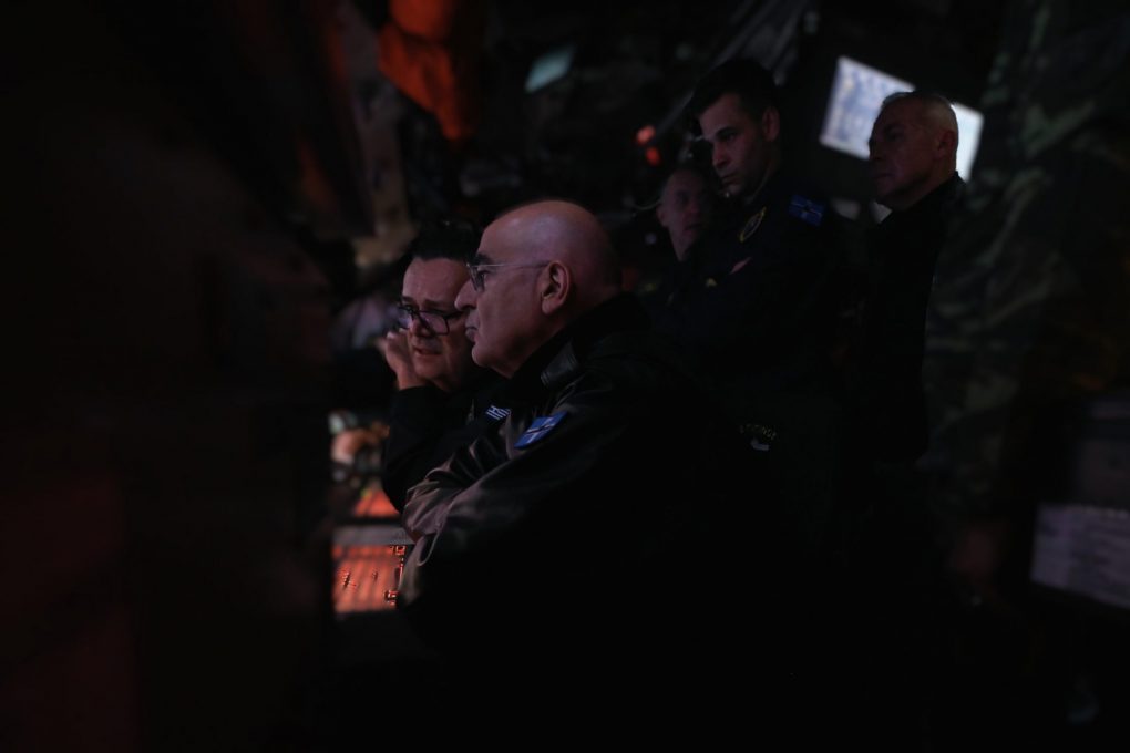 Ο ΥΕΘΑ Νίκος Δένδιας παρακολούθησε βολή νέου τύπου τορπίλης από το Υ/Β «ΠΙΠΙΝΟΣ»