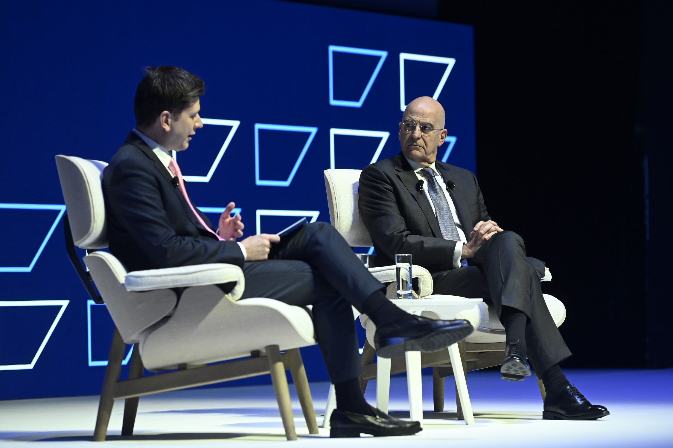 Συζήτηση ΥΕΘΑ Νίκου Δένδια με τον δημοσιογράφο Απόστολο Μαγγηριάδη στο συνέδριο της SAP