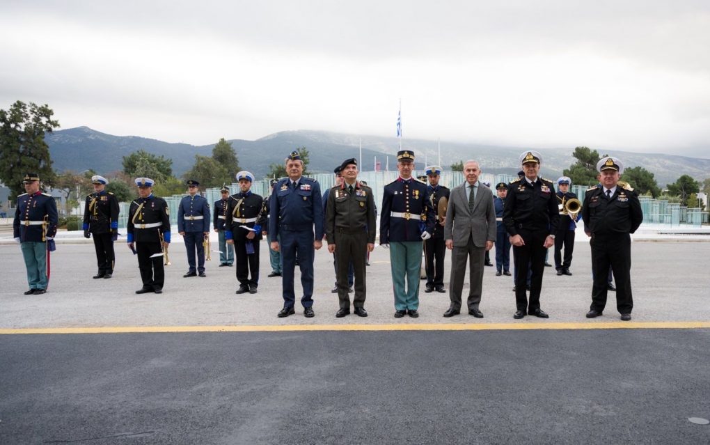 Τα Κάλαντα των Χριστουγέννων έψαλε στον ΥΦΕΘΑ Θανάση Δαβάκη η Διακλαδική Μπάντα των Ενόπλων Δυνάμεων