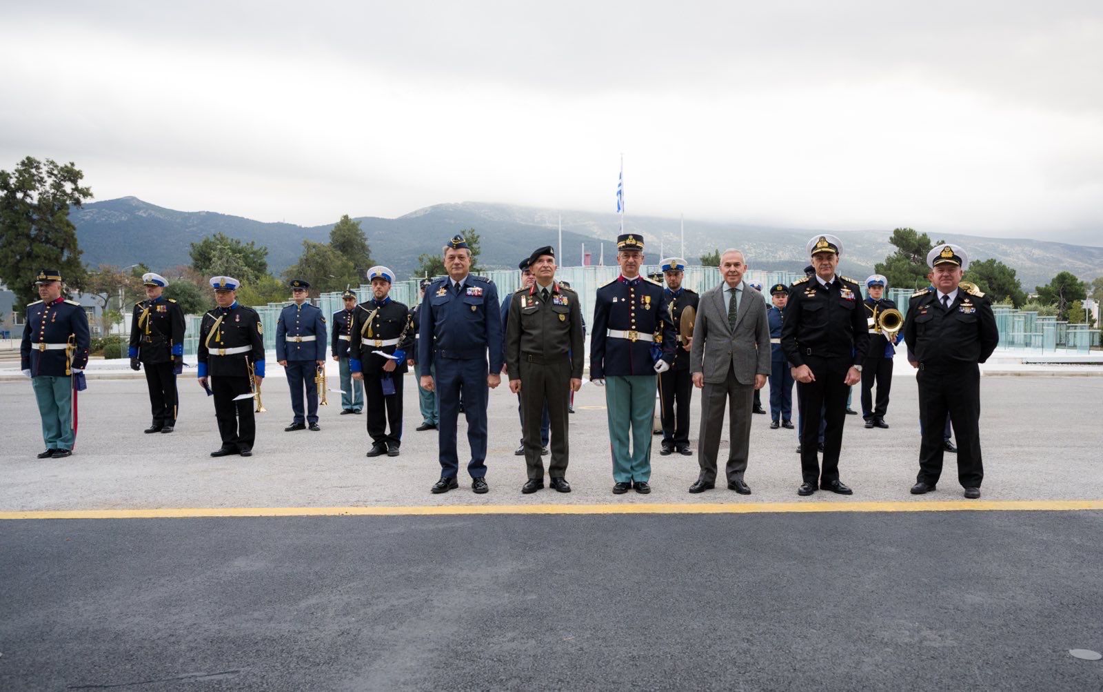 Τα Κάλαντα των Χριστουγέννων έψαλε στον ΥΦΕΘΑ Θανάση Δαβάκη η Διακλαδική Μπάντα των Ενόπλων Δυνάμεων