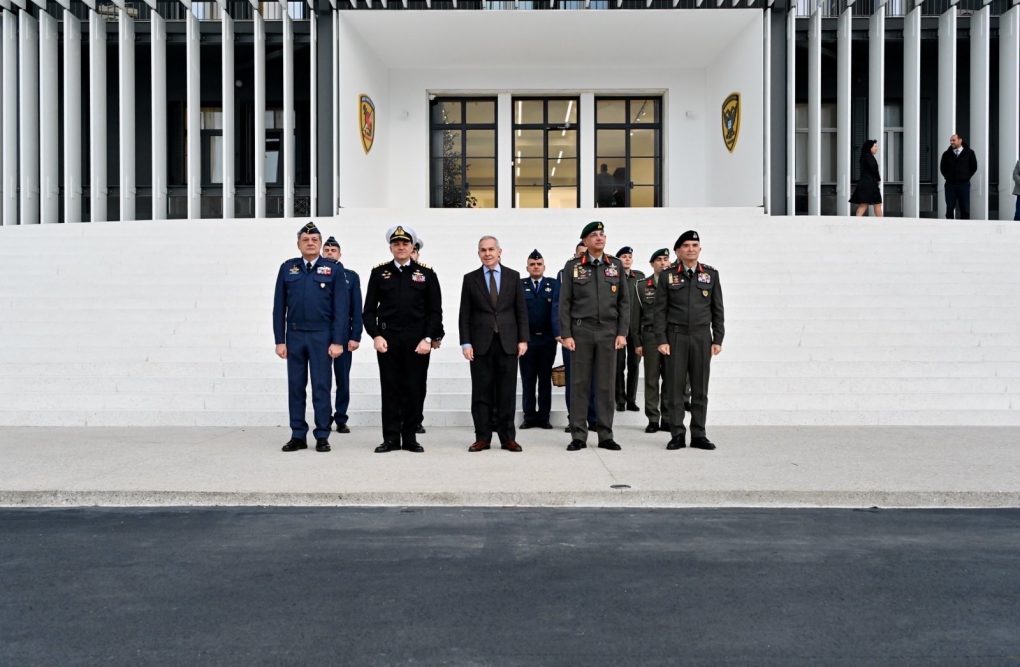 Τα Κάλαντα της Πρωτοχρονιάς έψαλε στον ΥΦΕΘΑ Θανάση Δαβάκη η Διακλαδική Μπάντα των Ενόπλων Δυνάμεων