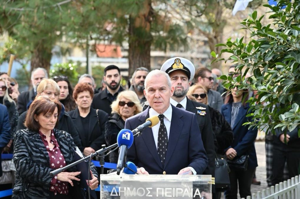 Ο ΥΦΕΘΑ Θανάσης Δαβάκης στην επιμνημόσυνη δέηση για τον Ήρωα των Ιμίων Αντιναύαρχο Παναγιώτη Βλαχάκο ΠΝ