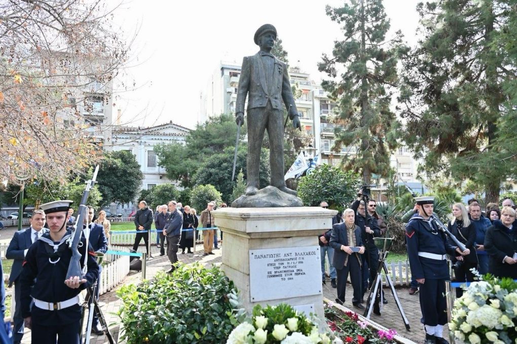 Ο ΥΦΕΘΑ Θανάσης Δαβάκης στην επιμνημόσυνη δέηση για τον Ήρωα των Ιμίων Αντιναύαρχο Παναγιώτη Βλαχάκο ΠΝ