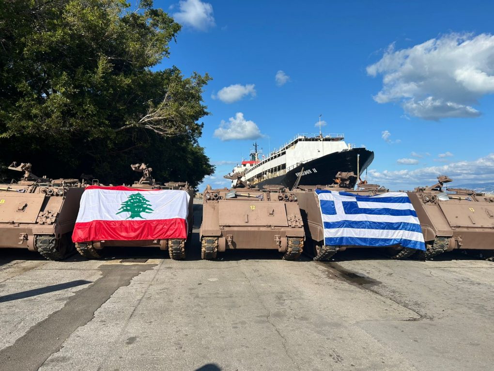 Μεταφορά στρατιωτικού υλικού το οποίο παραχώρησε η Ελλάδα στον Λίβανο