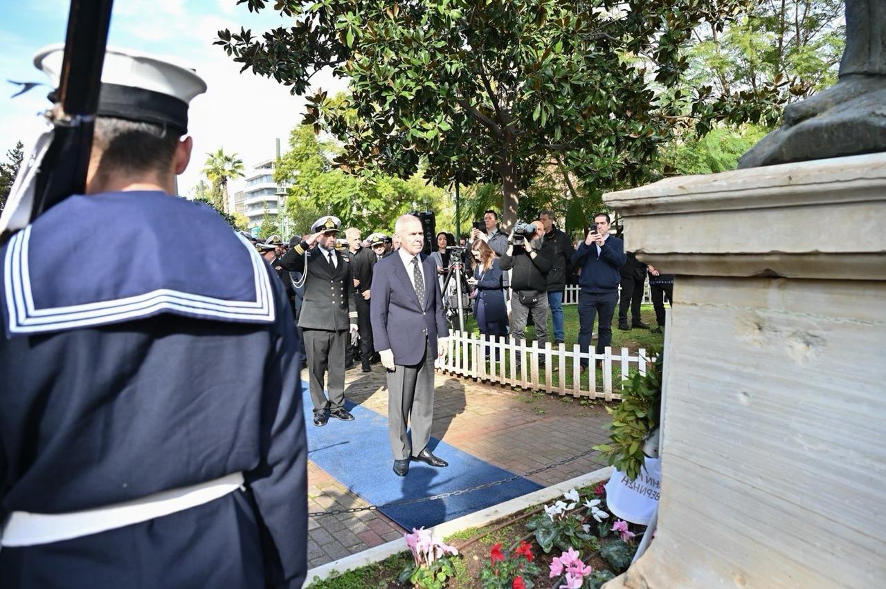 Ο ΥΦΕΘΑ Θανάσης Δαβάκης στην επιμνημόσυνη δέηση για τον Ήρωα των Ιμίων Αντιναύαρχο Παναγιώτη Βλαχάκο ΠΝ