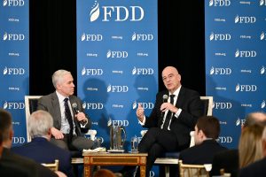 Συζήτηση του ΥΕΘΑ Ν. Δένδια στο “Delphi Economic Forum Washington D.C. VII” με τον Εκτελεστικό Διευθυντή του FDD J. Schanzer