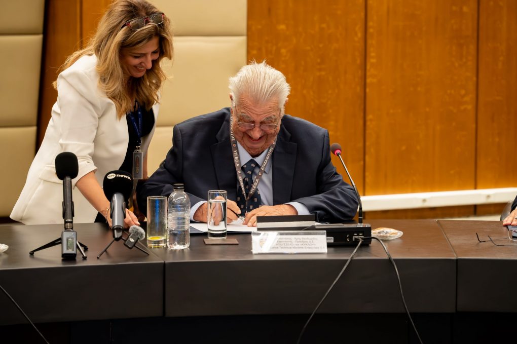 Παρουσία ΥΦΕΘΑ Θανάση Δαβάκη στην υπογραφή σύμβασης κατασκευής του Πάρκου Ναυτικής Παράδοσης