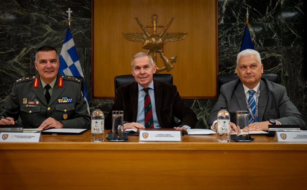 Παρουσία ΥΦΕΘΑ Θανάση Δαβάκη η υπογραφή Μνημονίου Συνεργασίας μεταξύ του Υπουργείου Εθνικής Άμυνας και της Περιφέρειας Δυτικής Ελλάδος στους τομείς της εκπαίδευσης και της έρευνας