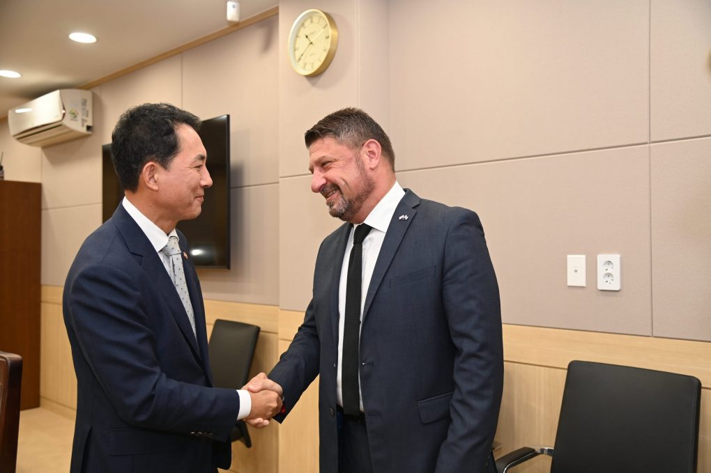 DepMin Nikolaos Hardalias meets with the Minister of Patriots and ...