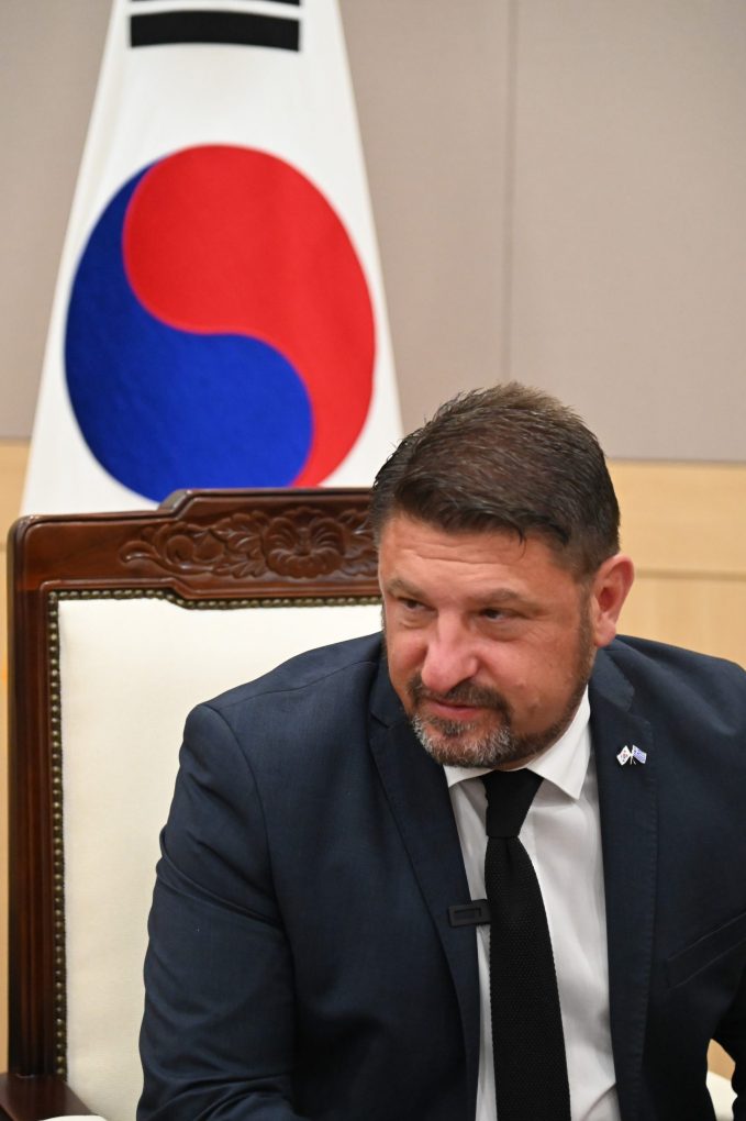 DepMin Nikolaos Hardalias meets with the Minister of Patriots and ...
