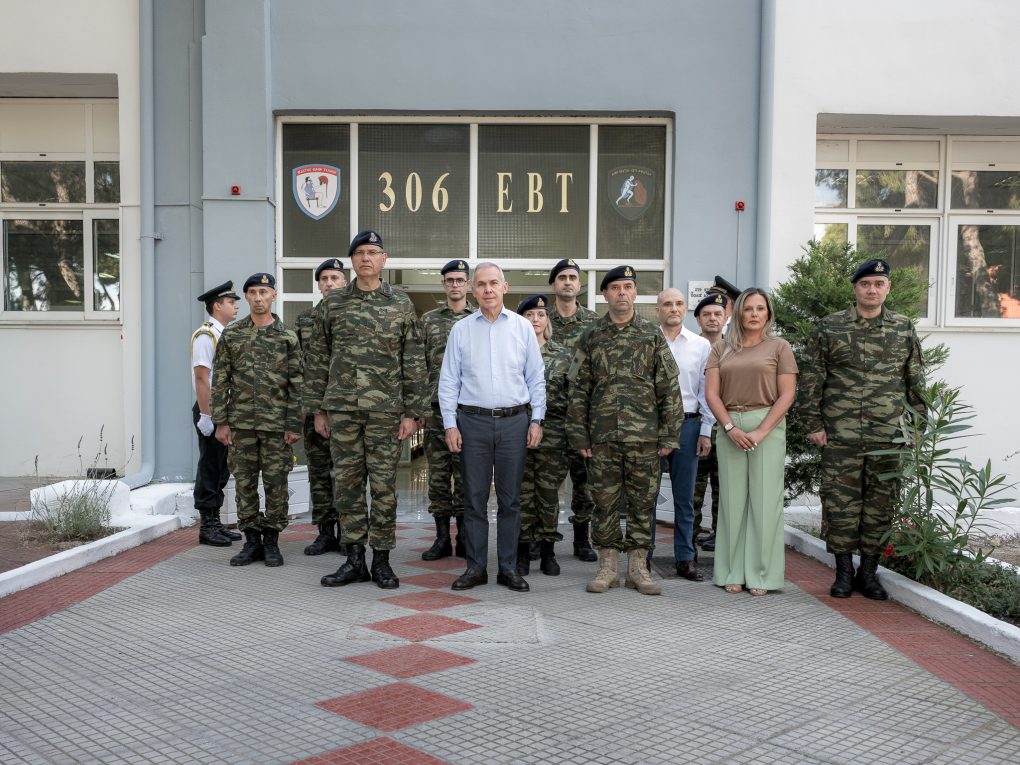 Επίσκεψη ΥΦΕΘΑ Θανάση Δαβάκη στο 306 Εργοστάσιο Βάσης Τηλεπικοινωνιών στις Αχαρνές