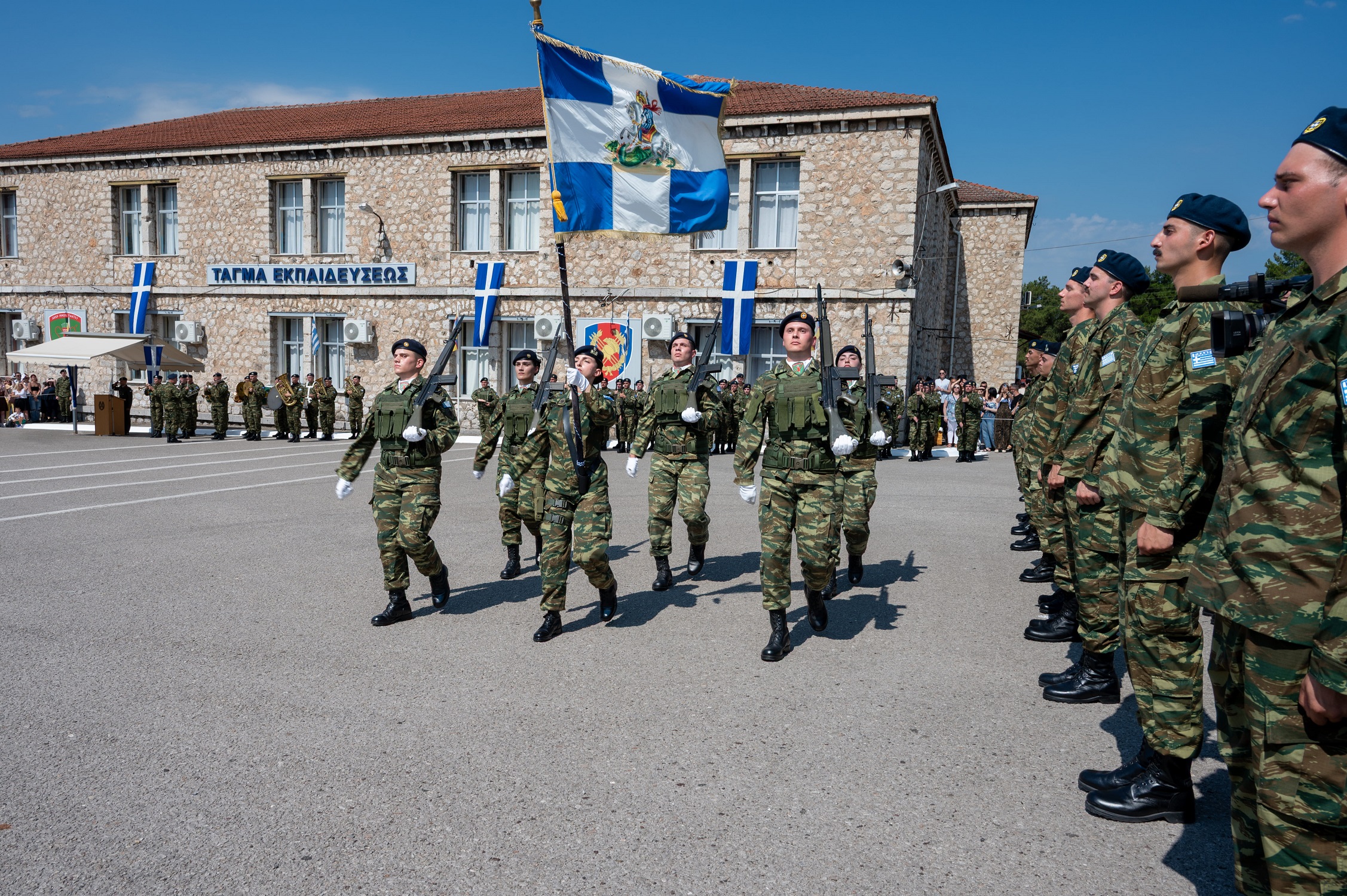 Ο ΥΦΕΘΑ Θανάσης Δαβάκης στην Ορκωμοσία των Νεοσύλλεκτων Οπλιτών 2026 Β΄ΕΣΣΟ στη Λαμία