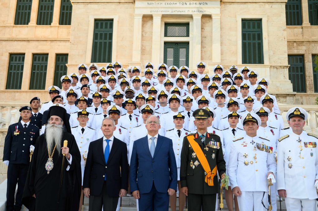 Παρουσία ΥΦΕΘΑ Θανάση Δαβάκη στην τελετή ορκωμοσίας των νέων Σημαιοφόρων ΠΝ-ΕΛ.ΑΚΤ στη ΣΝΔ